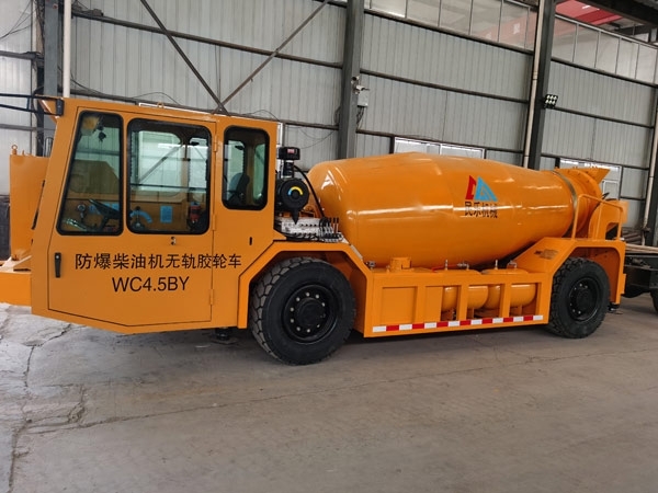 礦用濕噴臺車，礦用混凝土泵，礦用攪拌機發貨